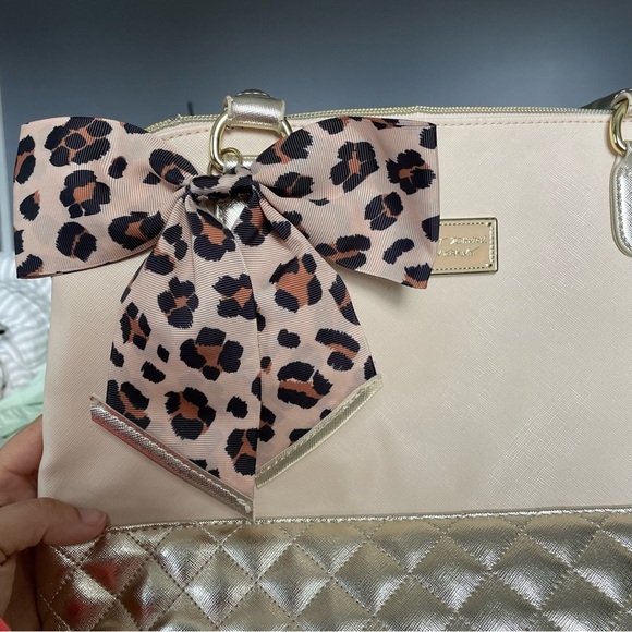 Betsey Johnson NY beige gold quilted shoulder purse cheetah bow - Picture 9 of 15